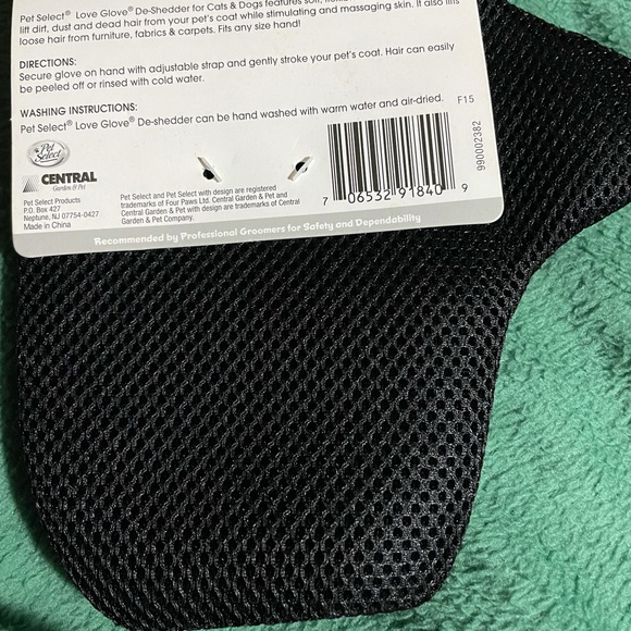 Love Glove De-shedder for cats and dogs - Picture 4 of 5